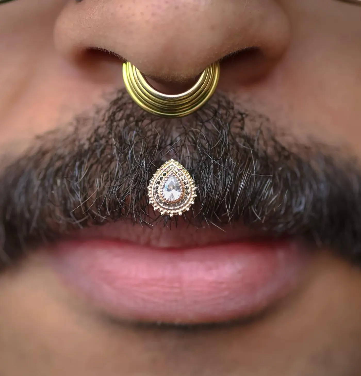 Piercing medusa et septum en or